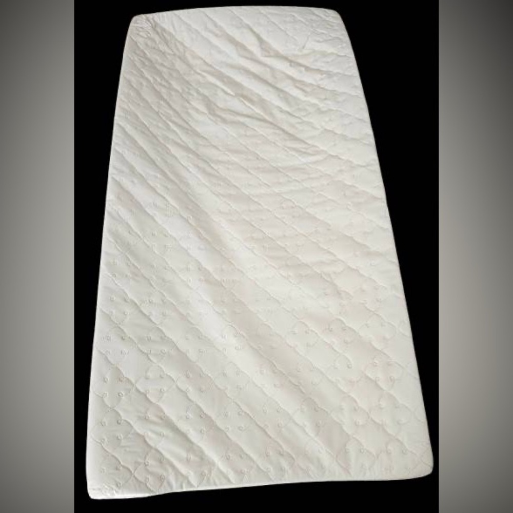 LIKE NEW Colgate waterproof white baby diaper changing pad table mat16x33 inches